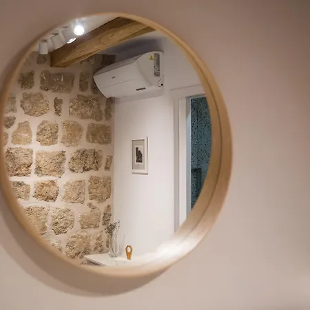 Live Laugh Luxury Konukevi