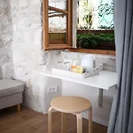 Live Laugh Luxury 3*