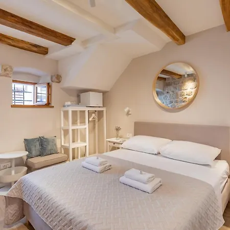 Live Laugh Luxury 3*