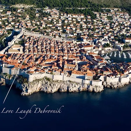 Live Laugh Luxury Penzion