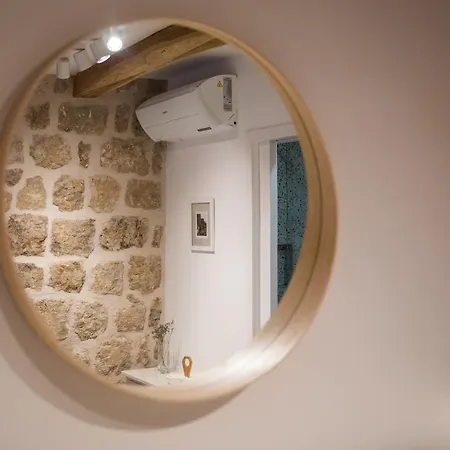 Live Laugh Luxury Ragusa