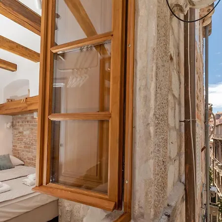 Live Laugh Luxury Ragusa