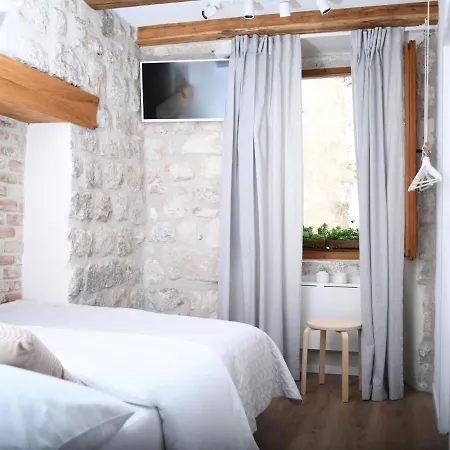 Live Laugh Luxury ドゥブロブニク