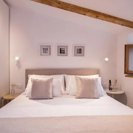 Live Laugh Luxury * Ragusa