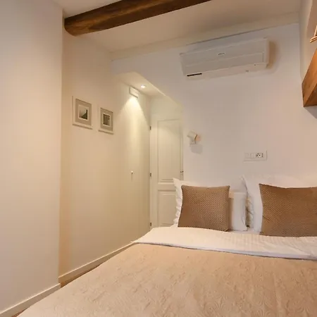 Live Laugh Luxury Affittacamere 3*