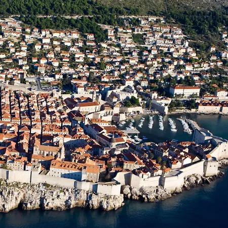 ゲストハウス Live Laugh Luxury