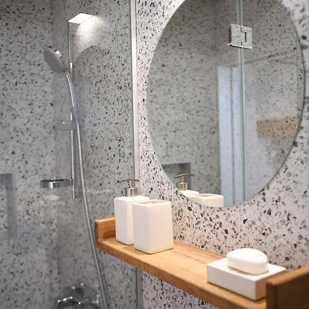 Live Laugh Luxury ゲストハウス