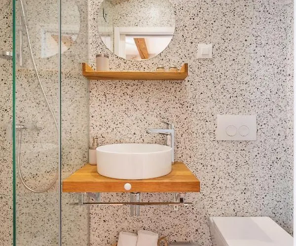 Live Laugh Luxury Pensión 3*