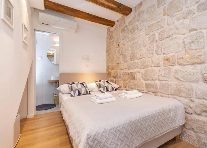 Pensión Live Laugh Luxury 3*