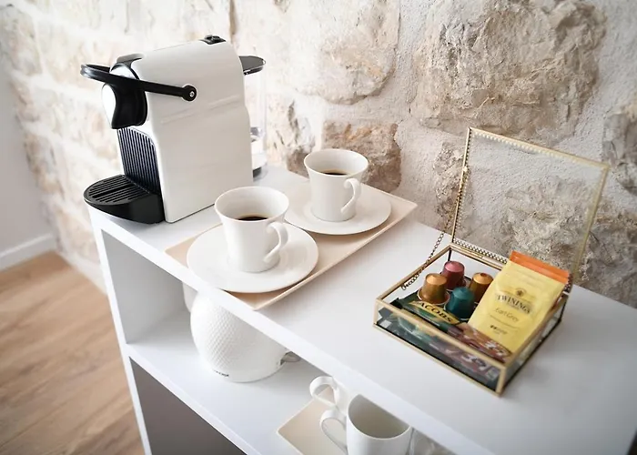 Pensión Live Laugh Luxury 3*