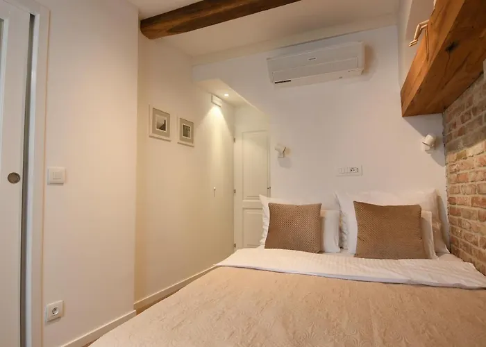 Live Laugh Luxury Pensión 3*