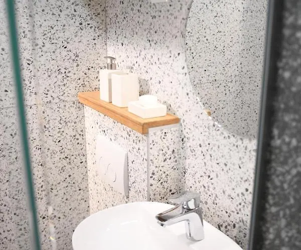 Live Laugh Luxury Pensión 3*