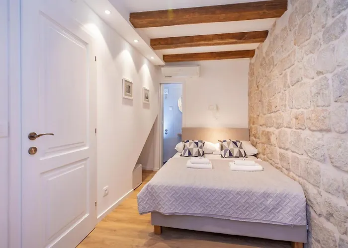 Live Laugh Luxury 3*