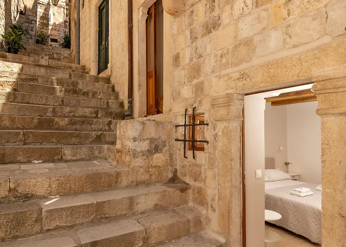 Pensión Live Laugh Luxury 3*