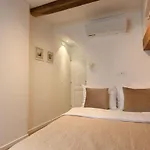 Live Laugh Luxury ゲストハウス 3*