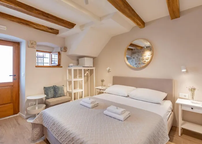 Live Laugh Luxury 3*